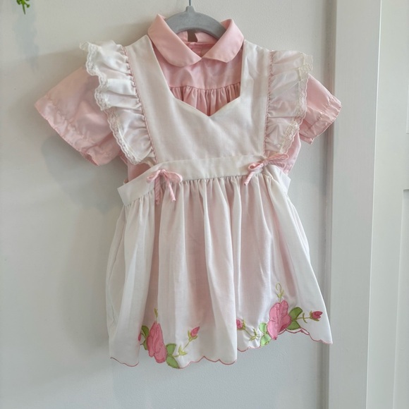 Vintage 80's Baby Girl Smocked Light Pink Dress With Embroidered Floral Apron - Picture 3 of 11